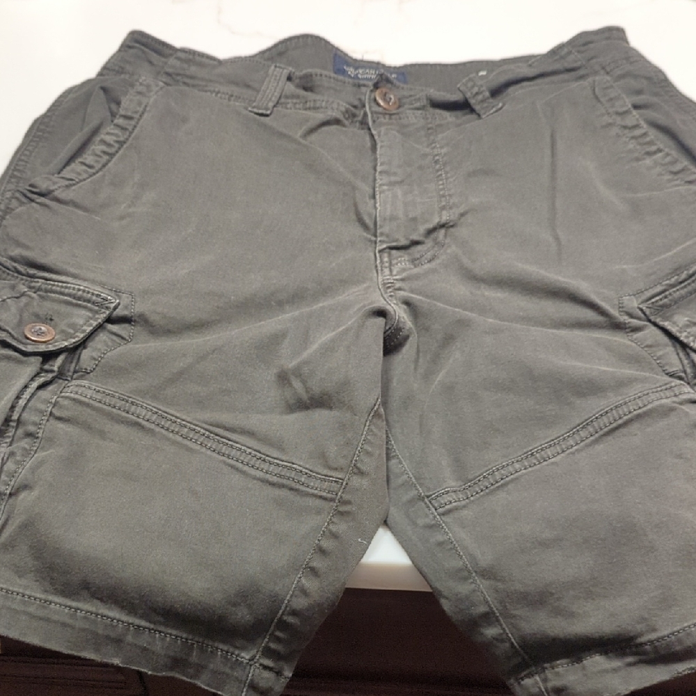 American Eagle Men's Gray Cargo Shorts
